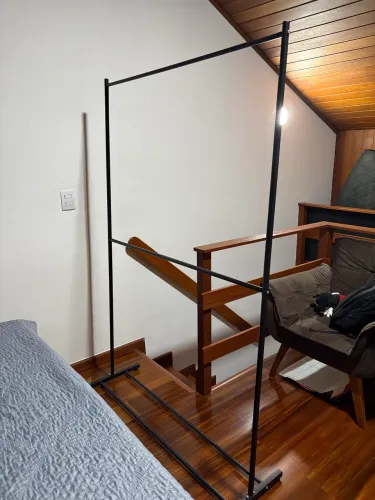 2 Cabideiros de chão