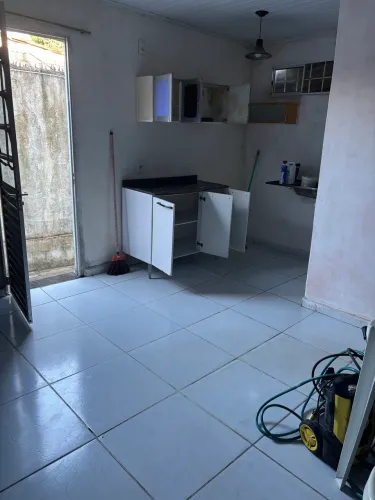 Alugo kitnet mobiliada individual para mulher