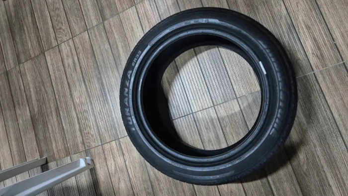 Pneu aro17 215/50 usado