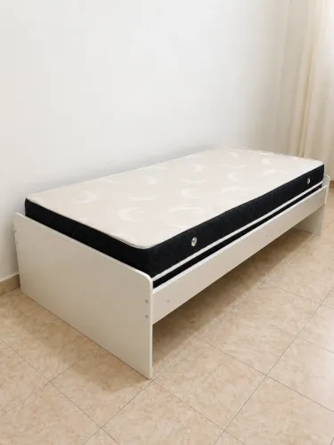 Cama de solteiro Tok Stok + colchão