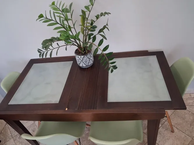 Mesa com 4 cadeiras