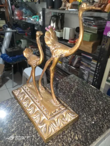 Lindo par de avestruz de bronze