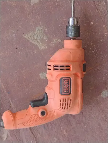 Furadeira Black Decker 