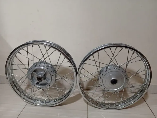 Vende-se par de rodas Titan 150 completo