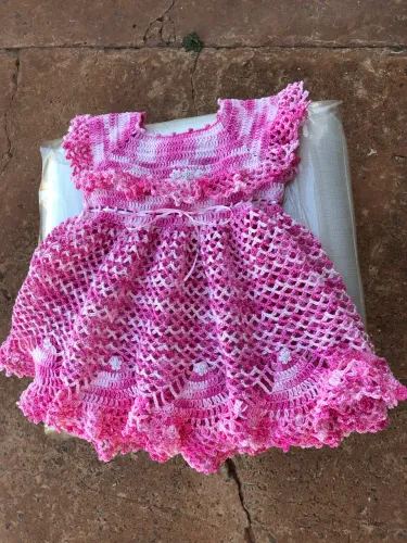Vestido em crochê para bebê