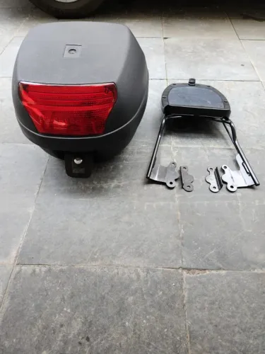 BAÚ BAULETO PRO TORK 28 LITROS - HONDA CB 300 | COM SUPORTE E KIT DE FIXAÇÃO