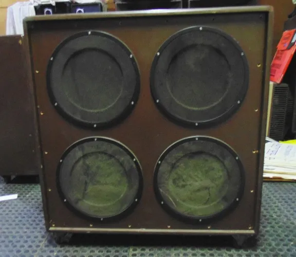 Caixa para guitarra, p/4 falantes de 12 pol.. - 017 -