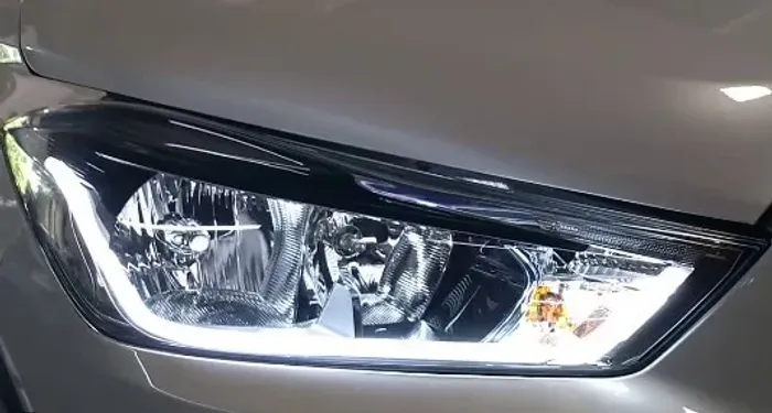 nissan kicks farol com barra de led seta integrada