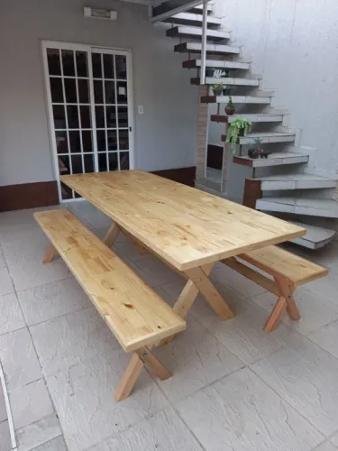 Conjunto de Mesa com Bancos 