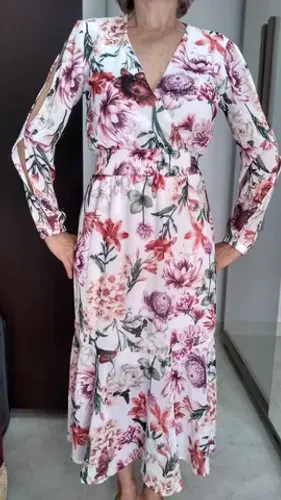 Vestido midi florido em chifon tamanho 38/40, manga bufante comprida