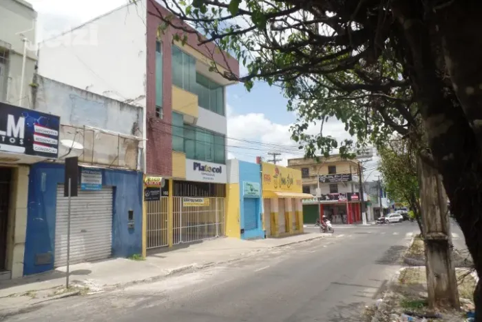 Centro 172m2, com estacionamento, salas comerciais, em Alagoinhas/Ba