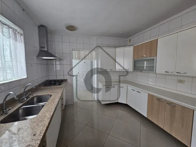 Vila Mariana: Casa para venda com 3 quartos, 1 suíte e 2 vagas de garagem - São Paulo-SP!