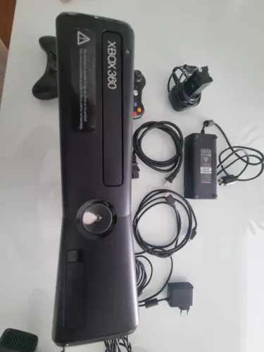Xbox 360 ótimo estado com HD interno de 512Mb + módulo Kinect