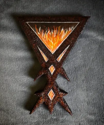 Sigilo de Lúcifer (Peça decorativa de madeira feita à mão por mim em 2020)