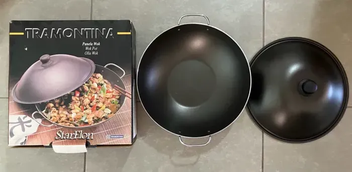Panela wok Tramontina com tampa