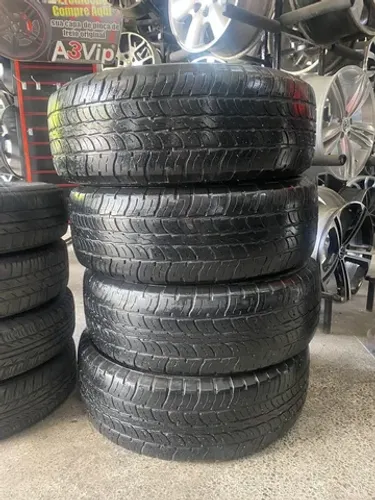 Pneu 265/65R17 importado.