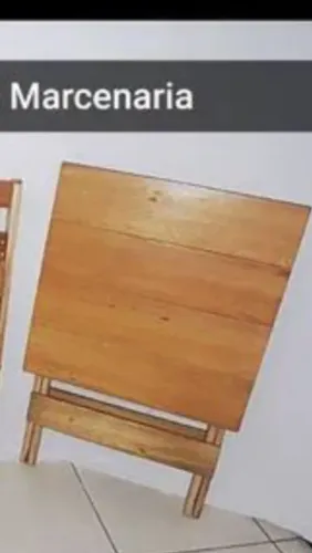 Mesa dobrável de madeira