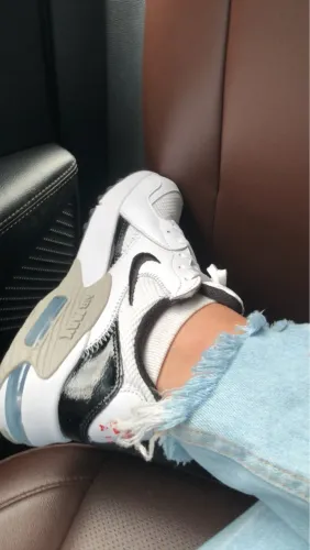 Tênis Nike Air Max Branco com Detalhes