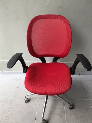 Excelente Cadeira de Escritório.