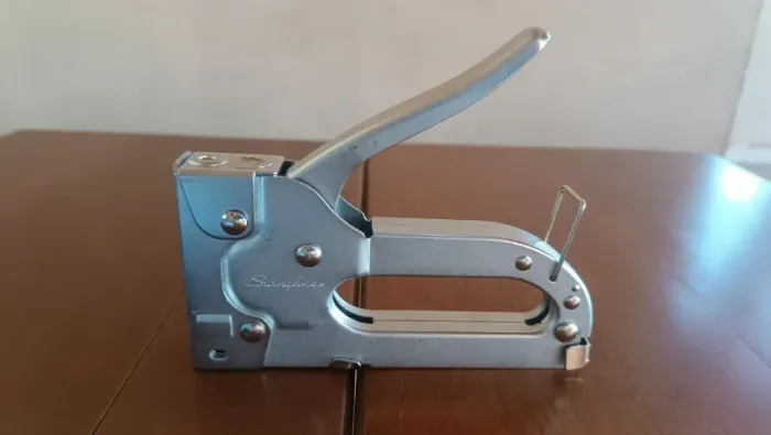 Grampeador de Pressão Tipo Pistola Parede, Madeira e Plástico Swingline Mod. 101 (Bangu)