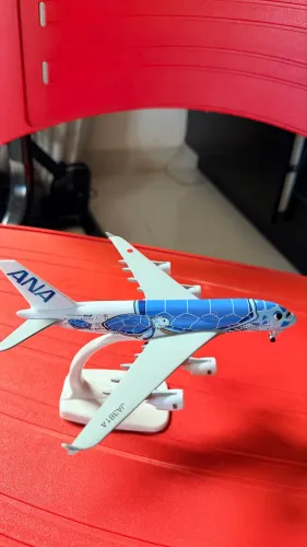 Miniatura de avião ANA JAPAN 13 cm