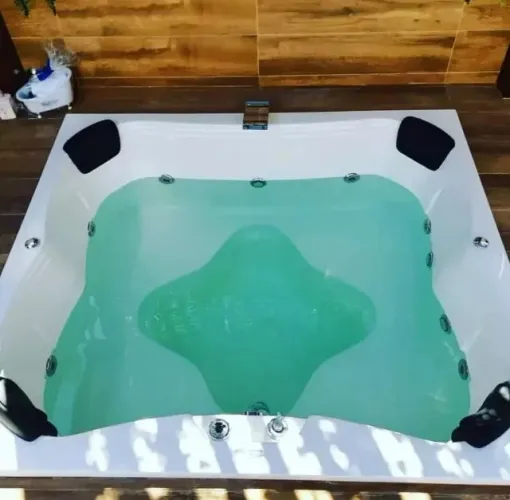 Deck Piscinas e Hidromassagem Spa 4 Pessoas 900 Litros