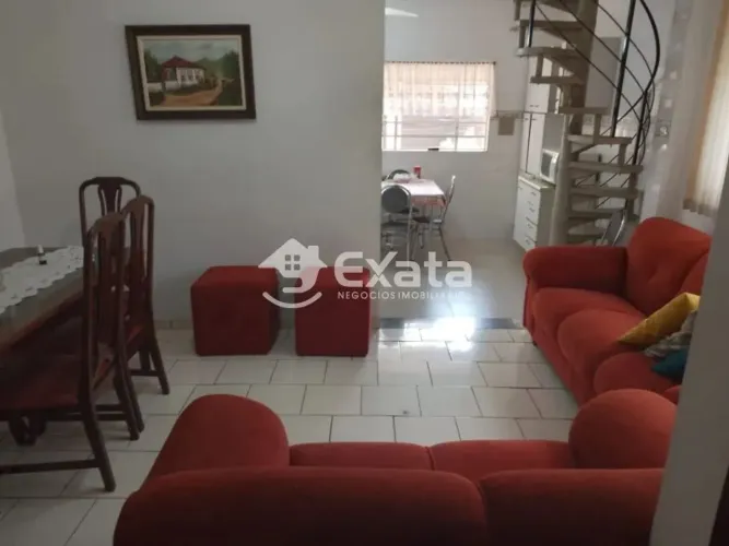 Casa à venda próxima à Avenida Nogueira Padilha