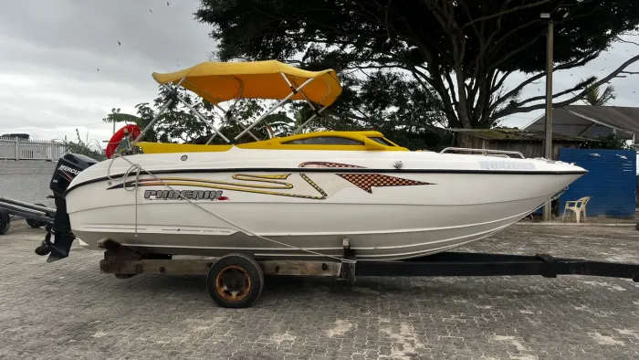 Lancha Phoenix 21,5 c/ Mercury EFI 150 hp