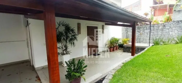 Casa de Alto Padrão no Village Pendotiba