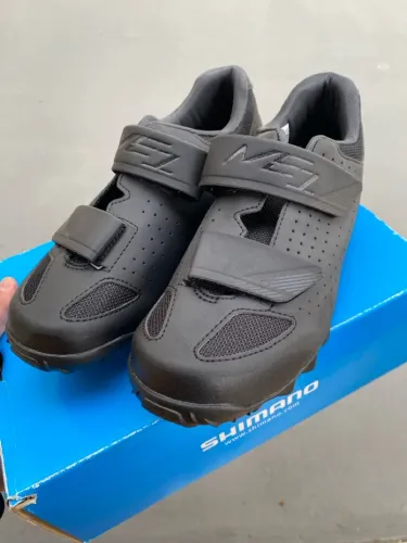 Sapatilhas de ciclismo Shimano ME100