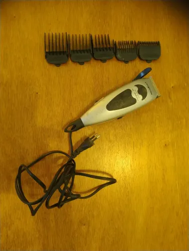 Máquina aparador de cabelos / pelos Britania 220V