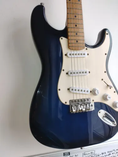 Guitarra vogga azul