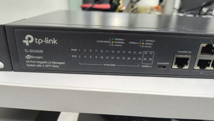 Switch gerenciável TP-Link  TL-SGA3428