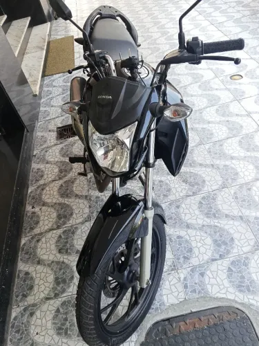 Moto muito conservada.