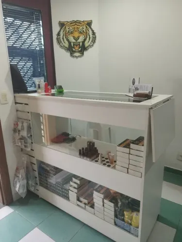 Balcão expositor para comércio medida