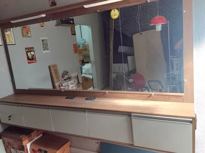 Espelho com bancada para barbearia/salão de beleza