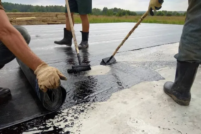 Bombonas de 50 litros com emulsão asfáltica