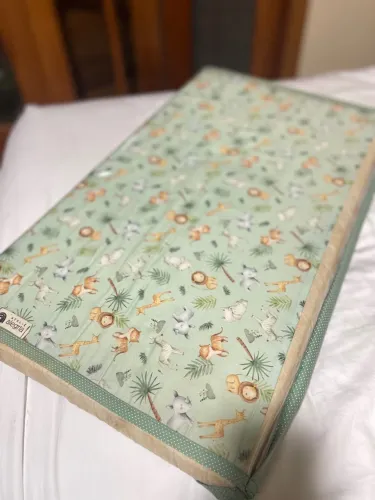 Trocador bebê com estampa de safari