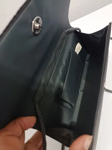 Bolsa ombro e mão