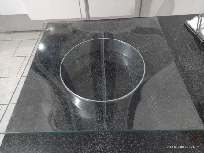 Promoção para retirar hoje lindo prato para bolo quadrado novo com suporte 