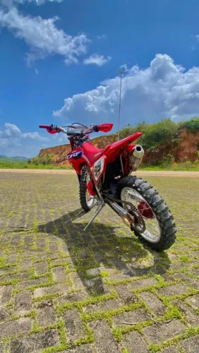 Crf 230 moto em estado de conservação extremamente boa.