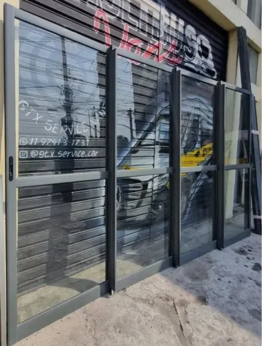 Porta balcão Gold corre para ambos lados
