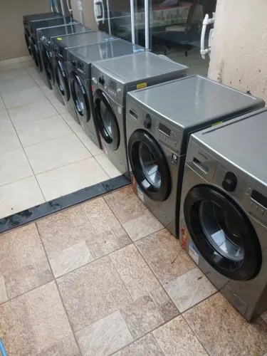 Máquina de lavar e lave seca 