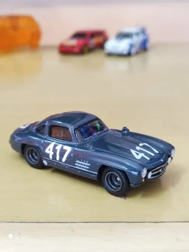 Hot Wheels Premium Mercedes-Benz 300 SL (European Car Culture Diorama)