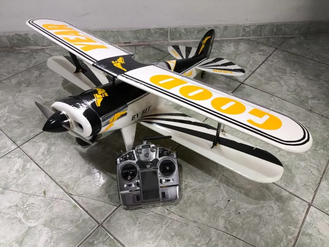 AEROMODELO BIPLANO (1.10 MT de envergadura)