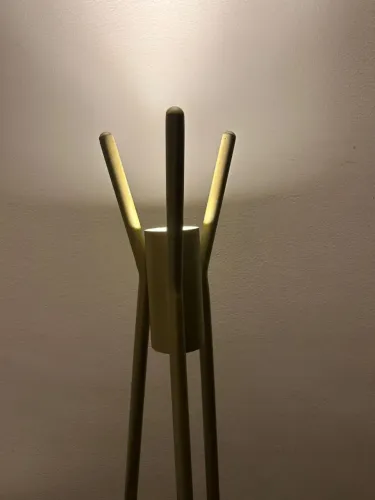 Luminária de Chão Vértice da Breton Moderna e Decorativa