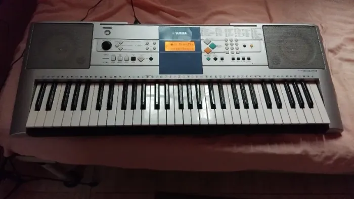 Teclado yamaha psr e323 
