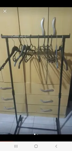 Arara cabideira usada nova