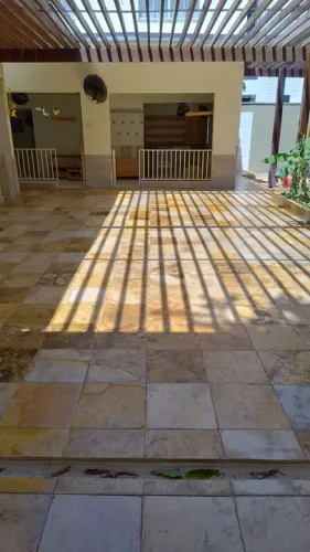 Polimento e aplicação de resina em pedras Cariri