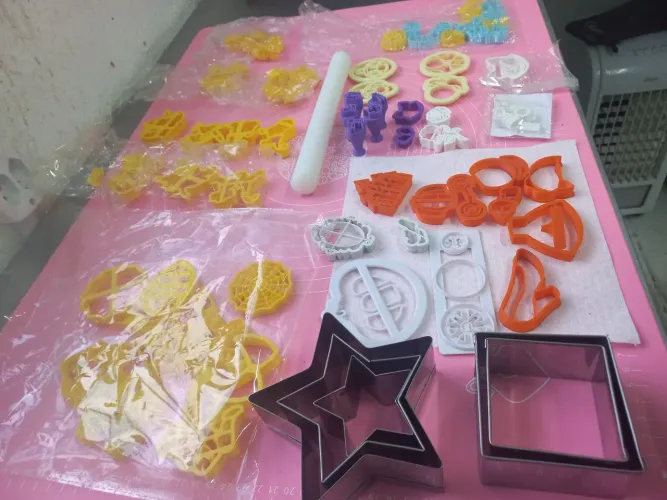 KIT CONFEITARIA Cortadores e Marcadores -55 peças + Brinde : Tapete Silicone 70cm